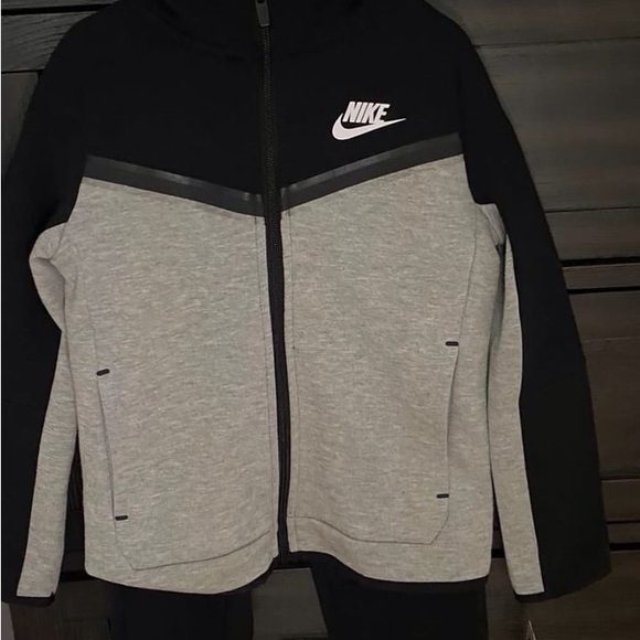 Nike Tech 2-Piece Set - Picture 3 of 5